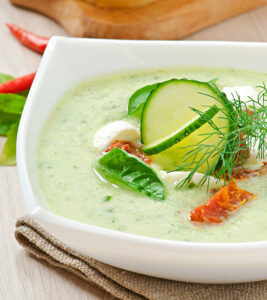 Soupe froide de concombre et menthe